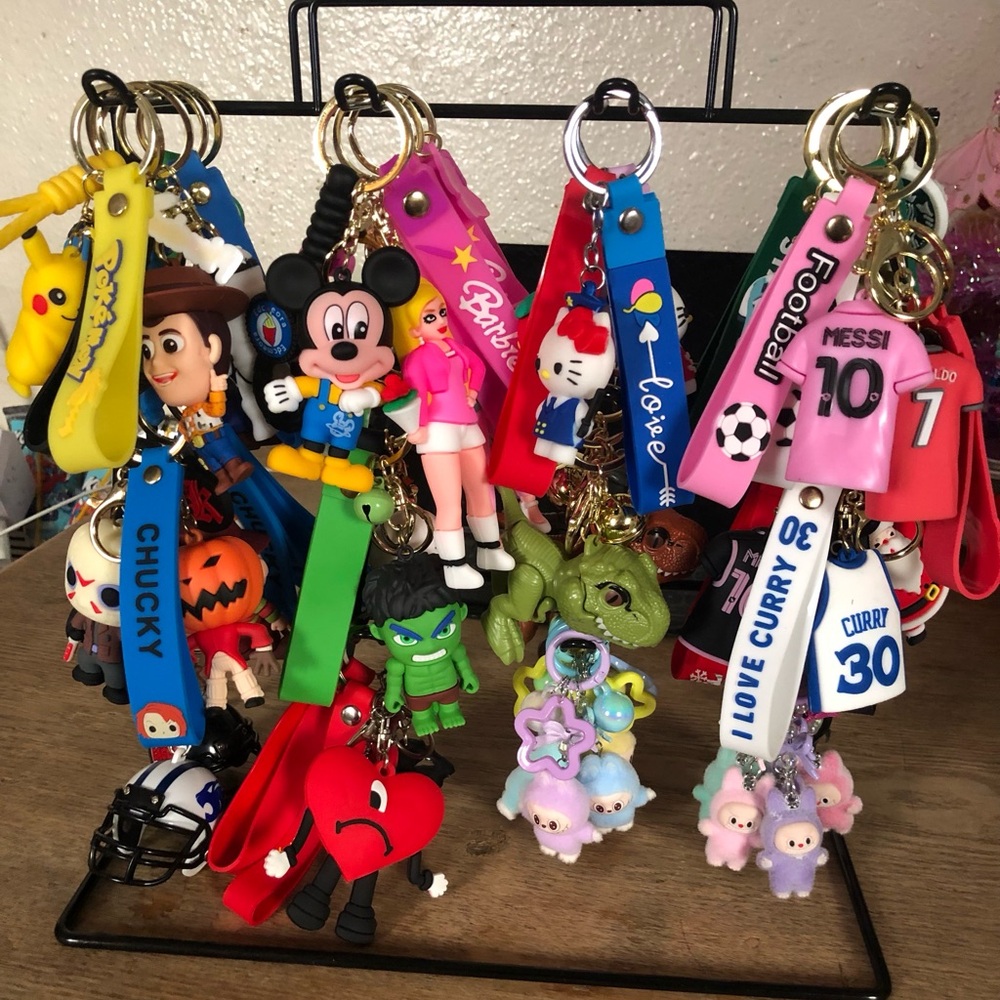 Keychains for kids & Adults - Party Favors, gifts, fun collection — Single